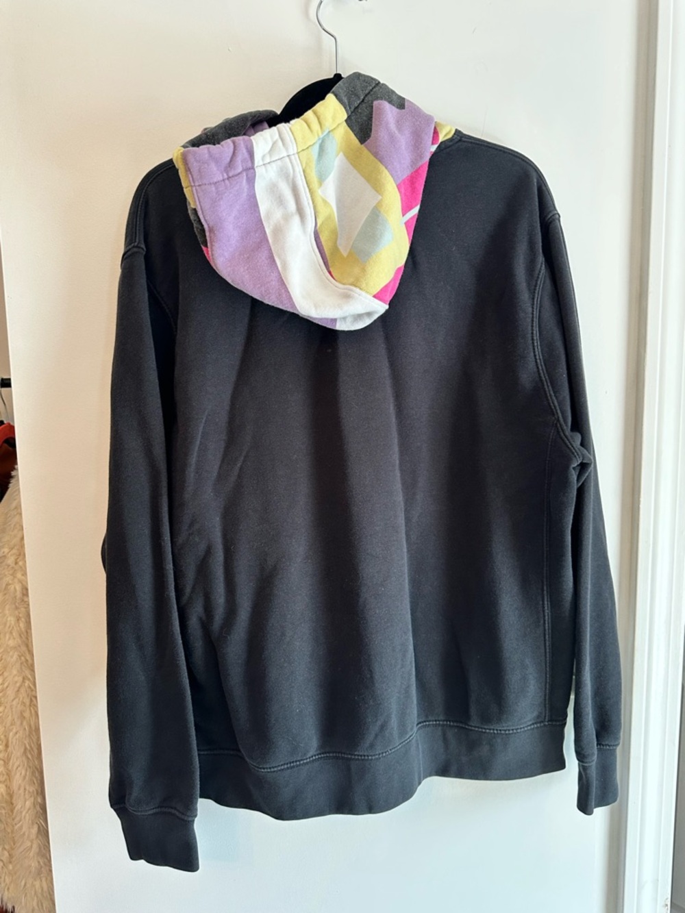 Rare Women’s Nike retro style Black Hoodie with Lavender Logo - Picture 3 of 5